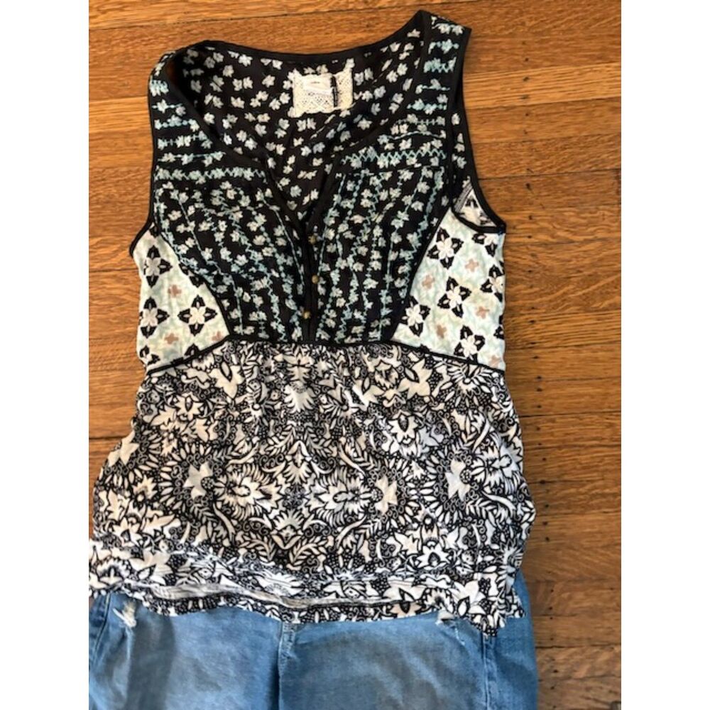 Effortless Boho Summer Bundle – Akemi + Kin Top & GAP Denim Shorts